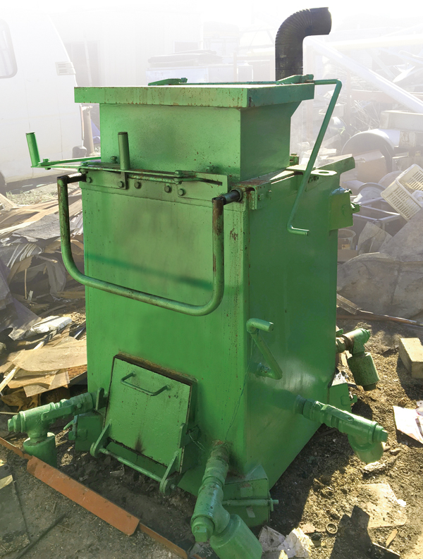 廃プラで汚れた浜辺がW-MTD磁気熱分解装置で蘇る。世界中で問題の廃プラ簡単解決方法です。メーカー伝導工業販売部TOBPO。